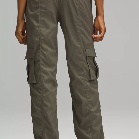Dance Studio Relaxed-Fit Mid-Rise Cargo Pant - Picture 3 of 3